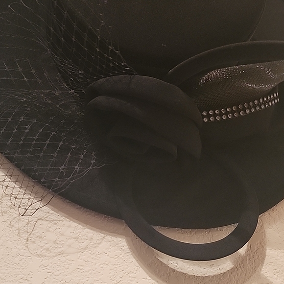 Hat - Picture 2 of 4